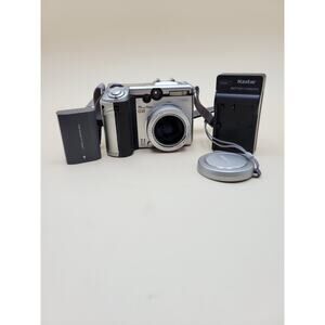 Canon PowerShot G6 7.1MP Digital Camera Bundle | TESTED
